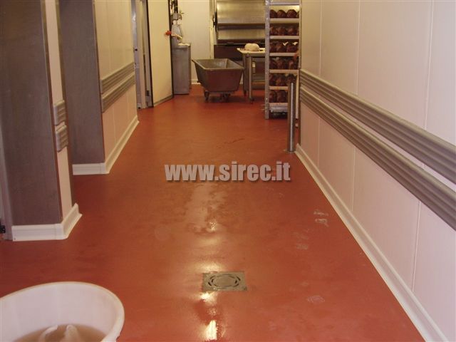 Screed mortar resin for the regular flow of water