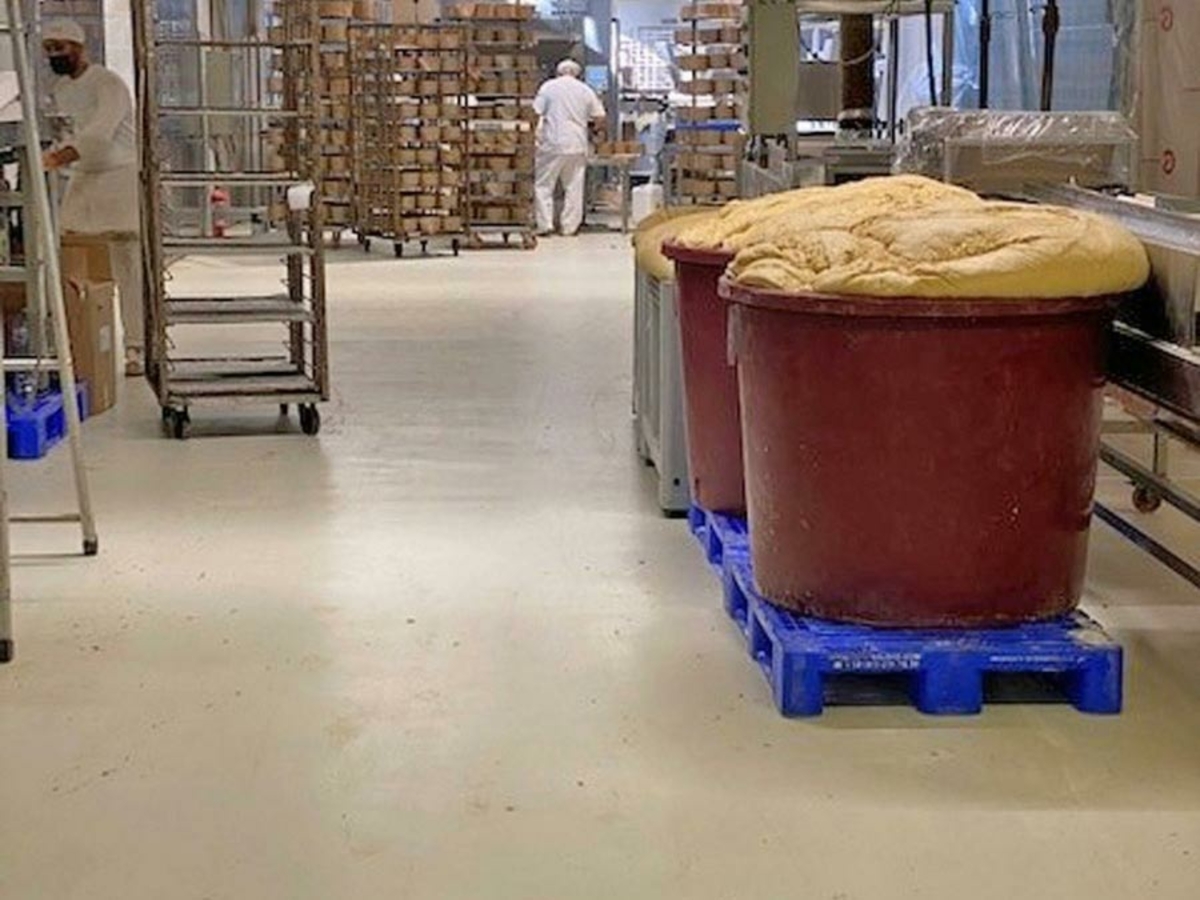 ripristino-pavimenti-in-resina-per-industria-alimentare-dolciaria